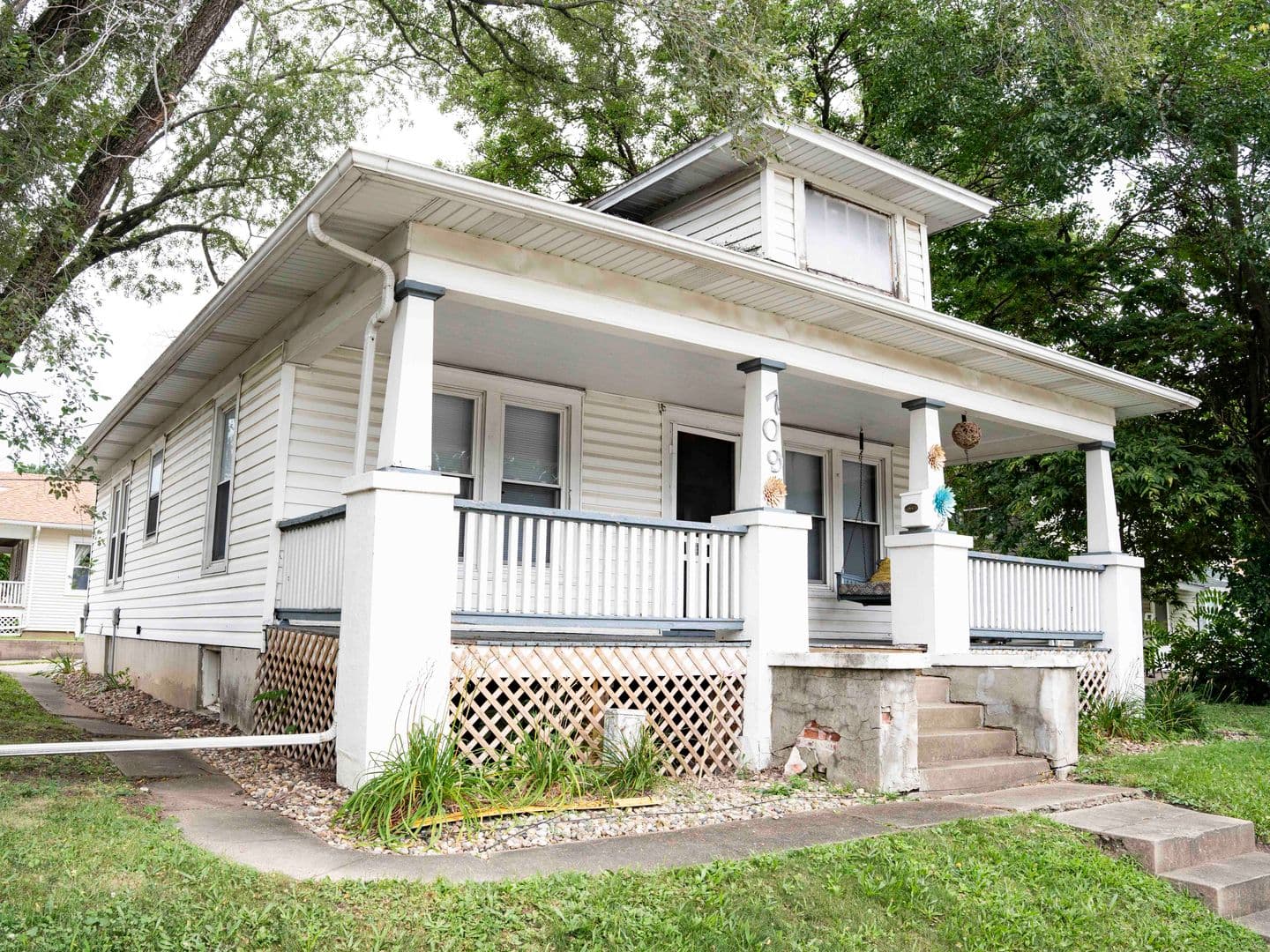 146 709 E Main 1 of 8