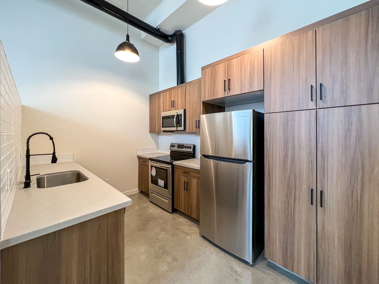 611 Highland 1 of 8