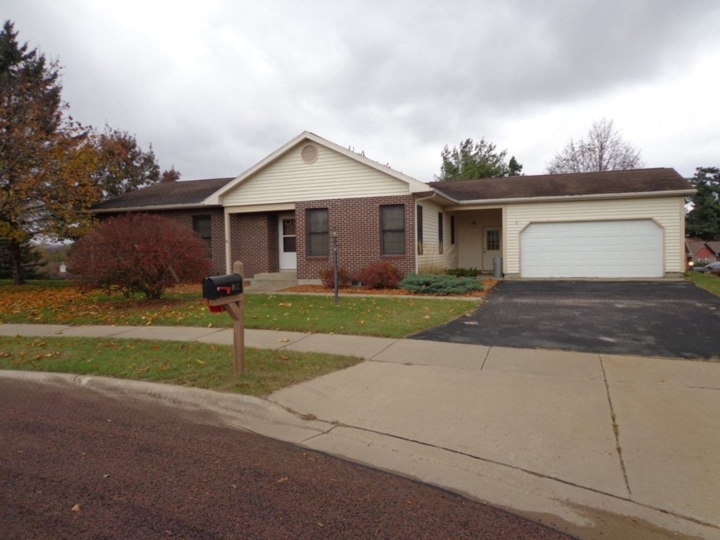 Woodridge Housing 1 of 20