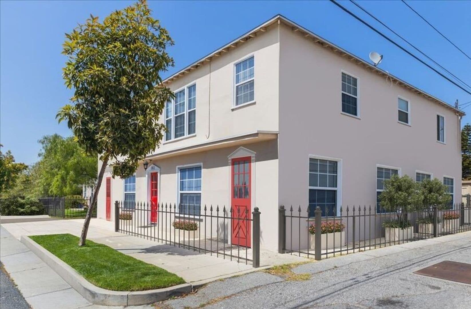 1802 Ocean Park Blvd. 1 of 26