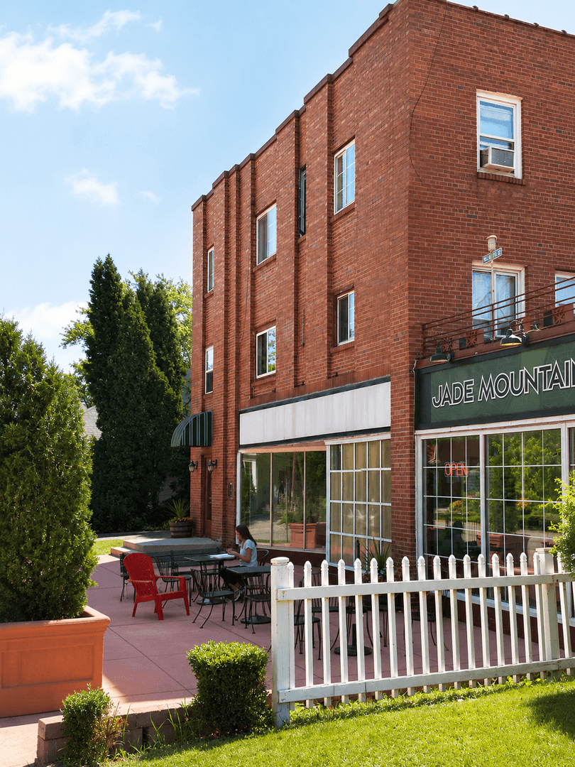 AVAILABLE SEPTEMBER 1ST EKEN PARK 2 BEDROOM | ONE MONTH FREE!! 1 of 4