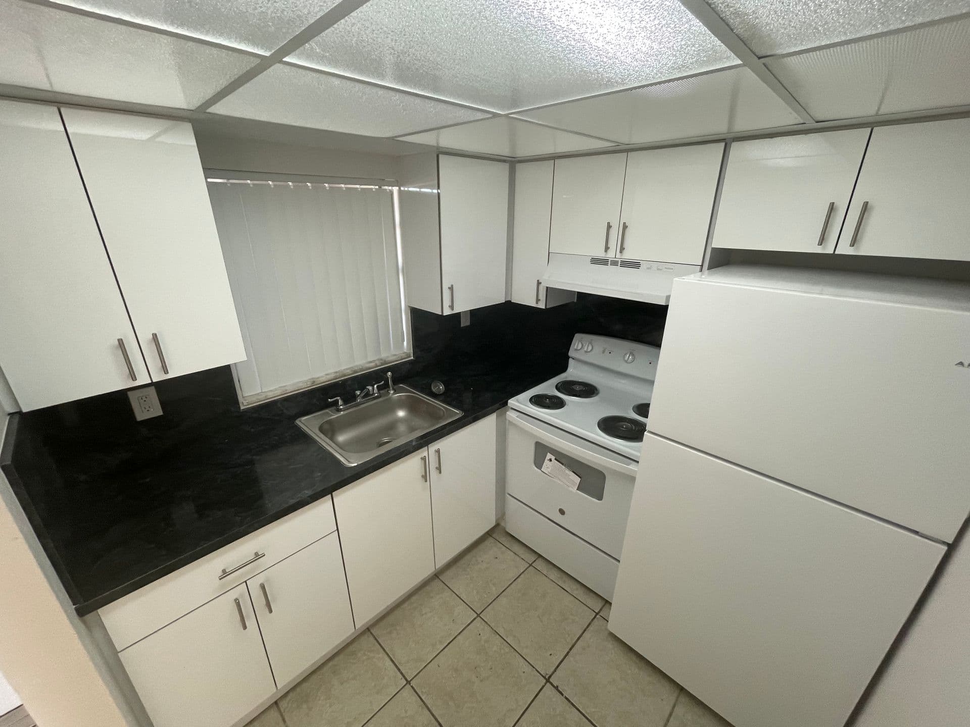 Remodeled 2BR/1BA in Sans Souci with Pool, Free Parking & Great Location 1 of 16