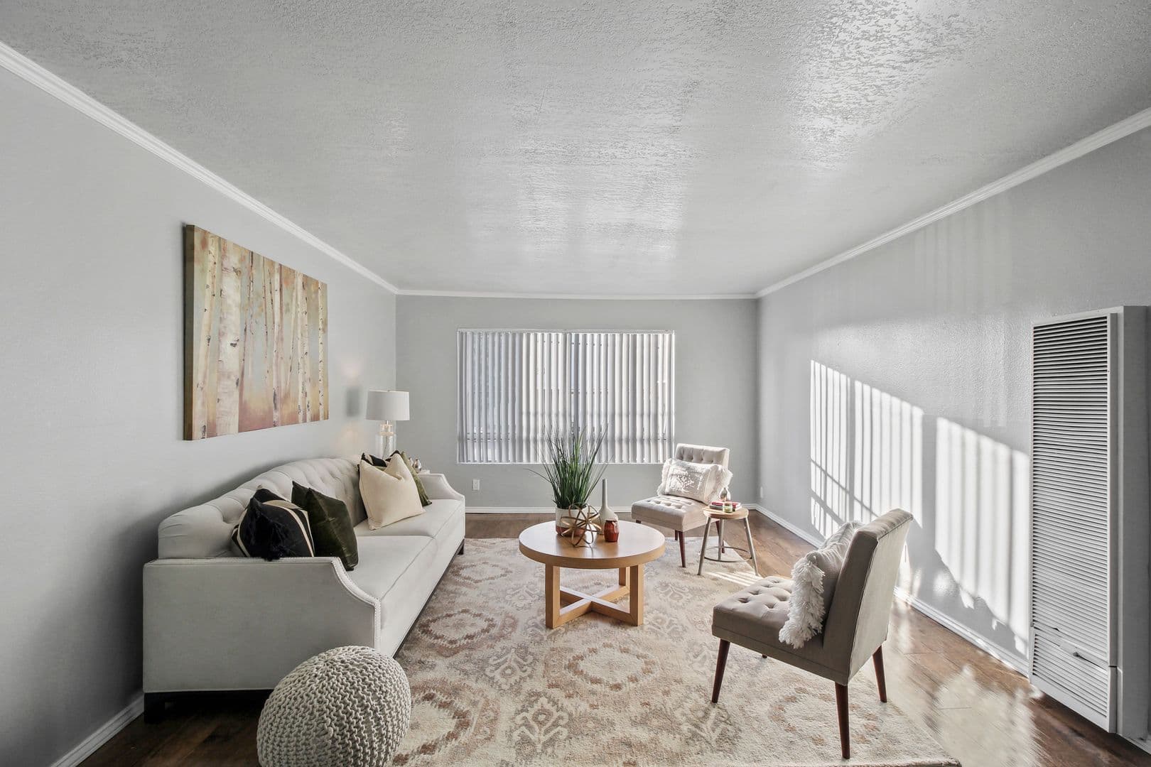 Villa Marseilles Apartments 1 of 40