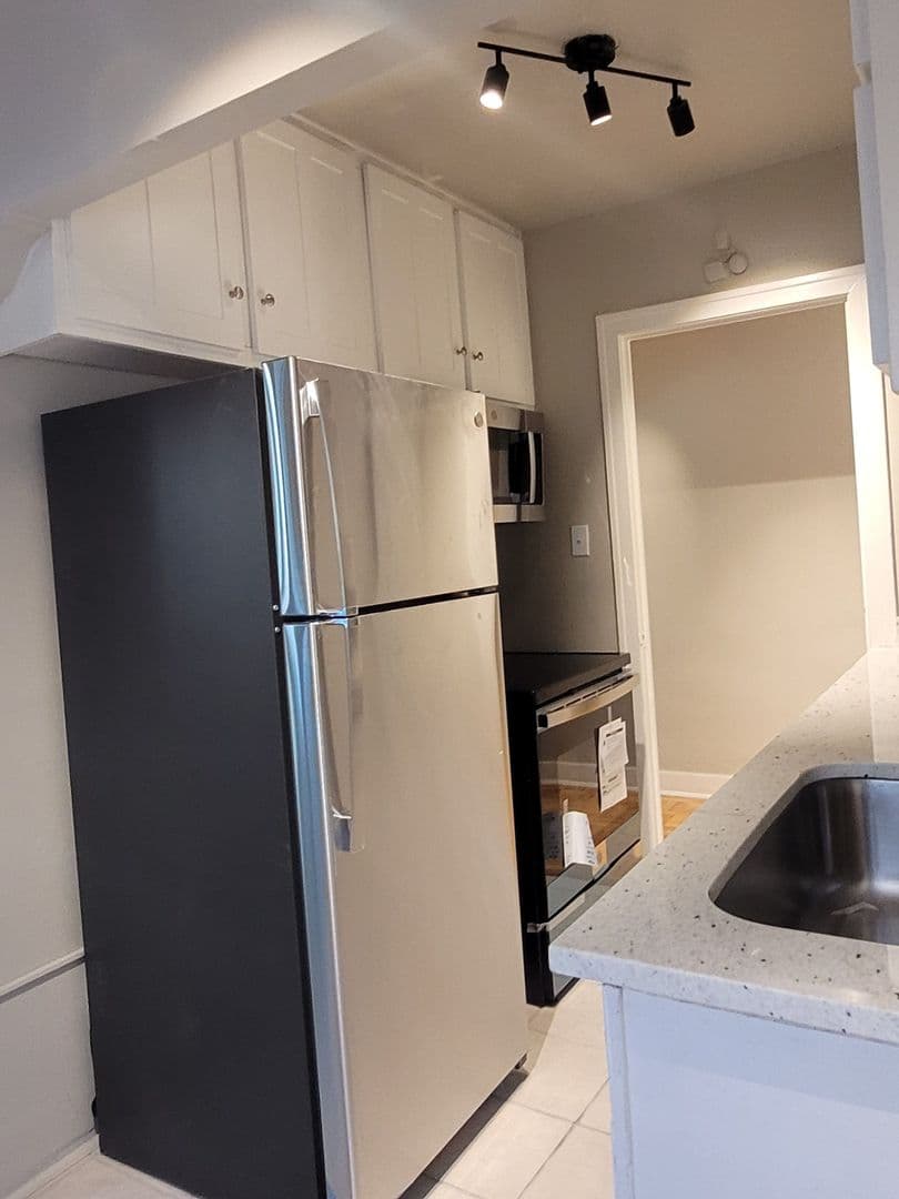Pollyanna Apartments 1 of 14