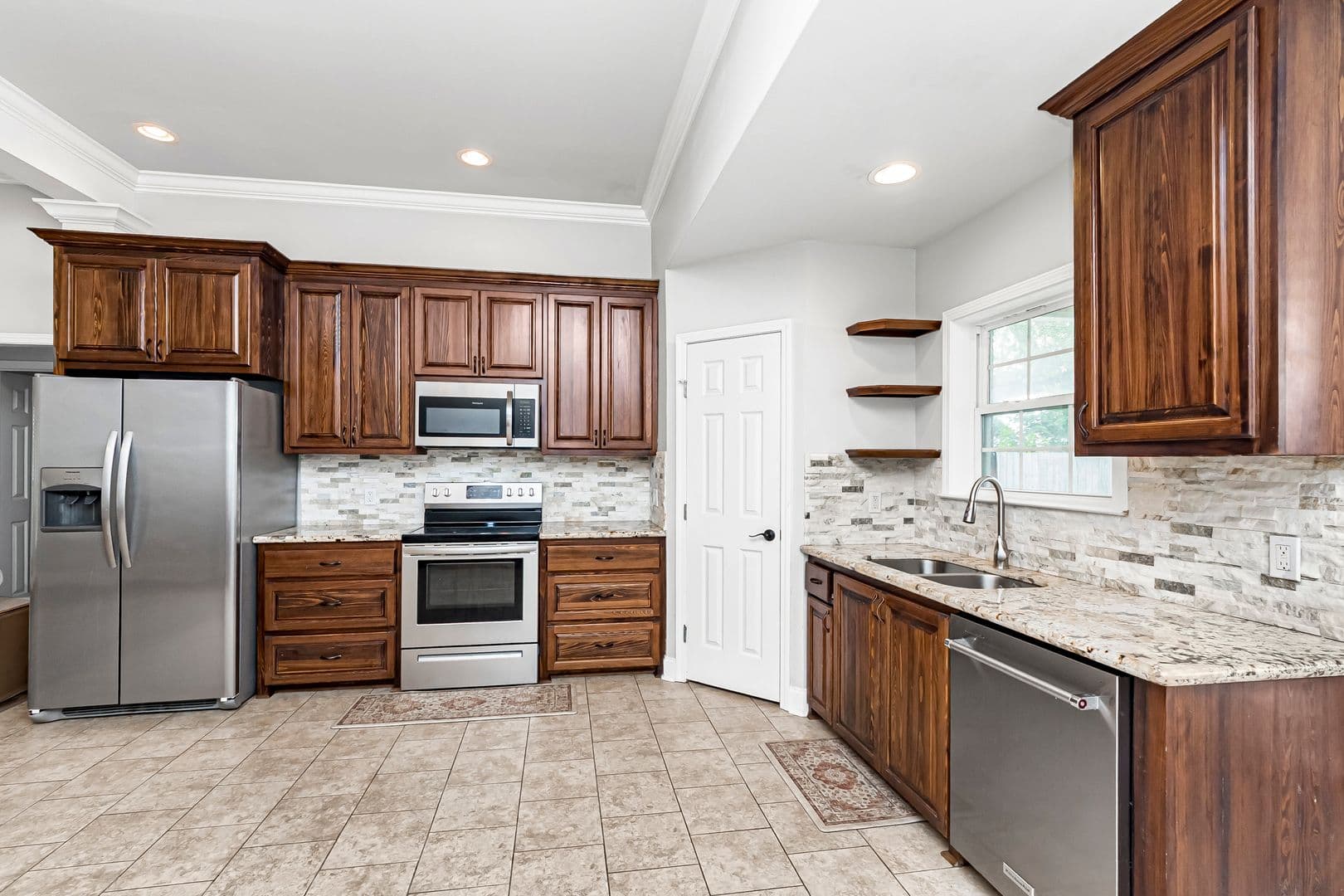 760 Avenue B 1 of 8