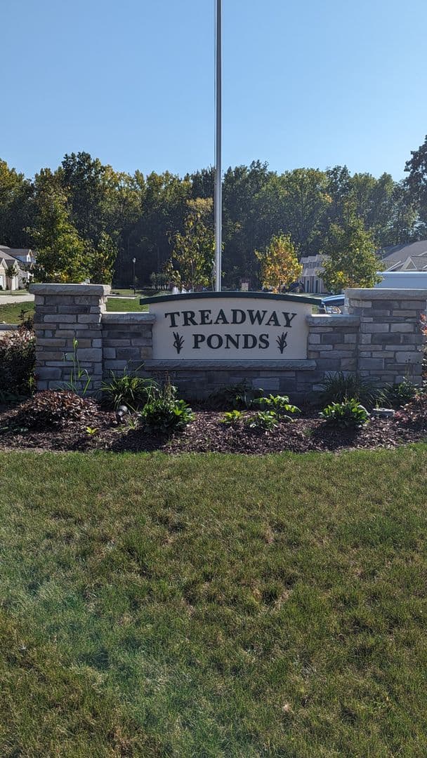 642 Treadway Blvd 1 of 9