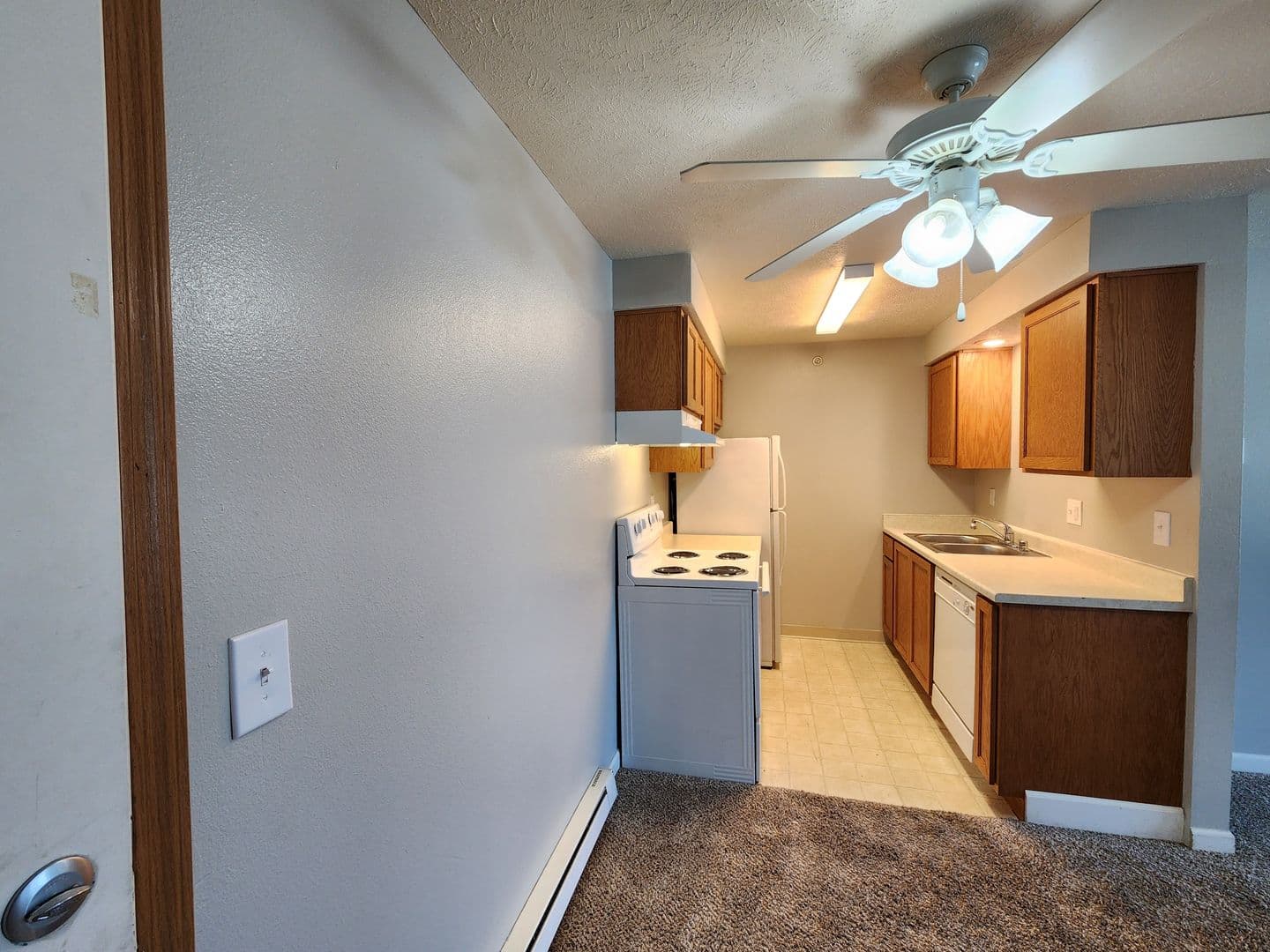 Houston House Apartments 1 of 41