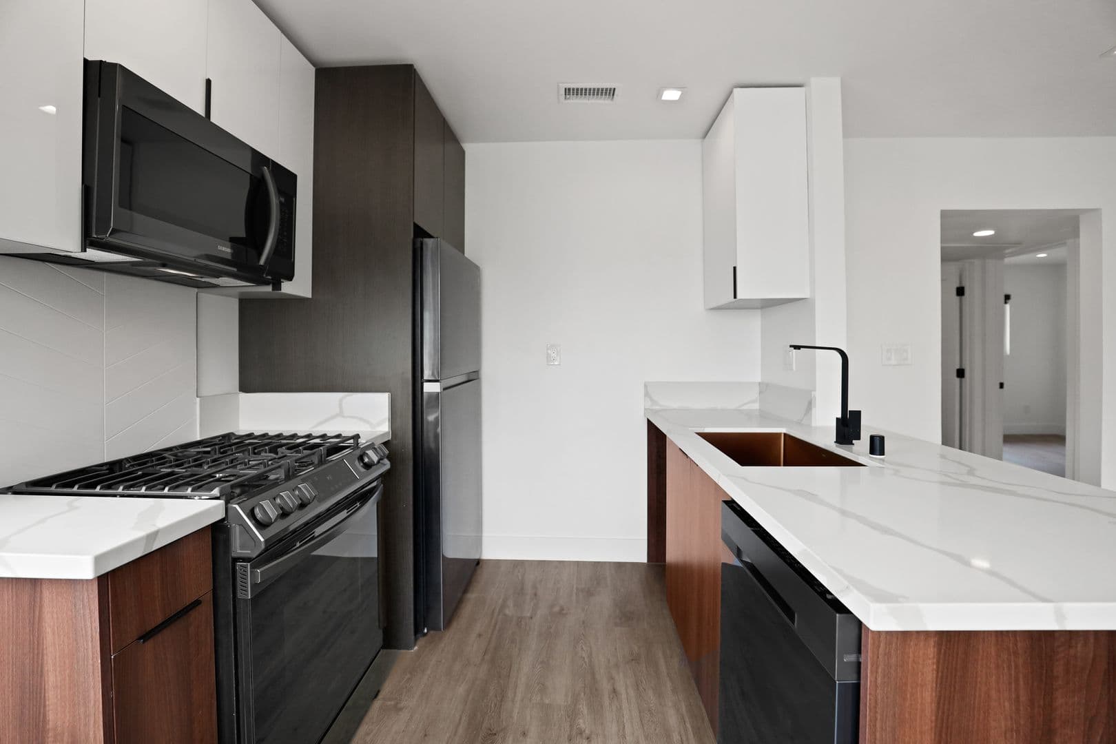 701 N Hill Place LLC 1 of 61