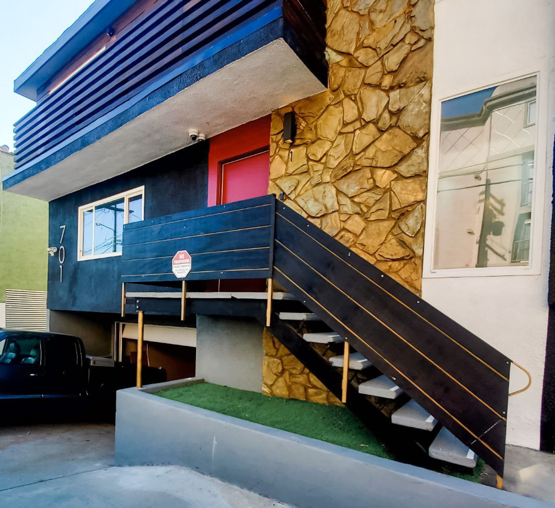 701 N Hill Place LLC 1 of 8