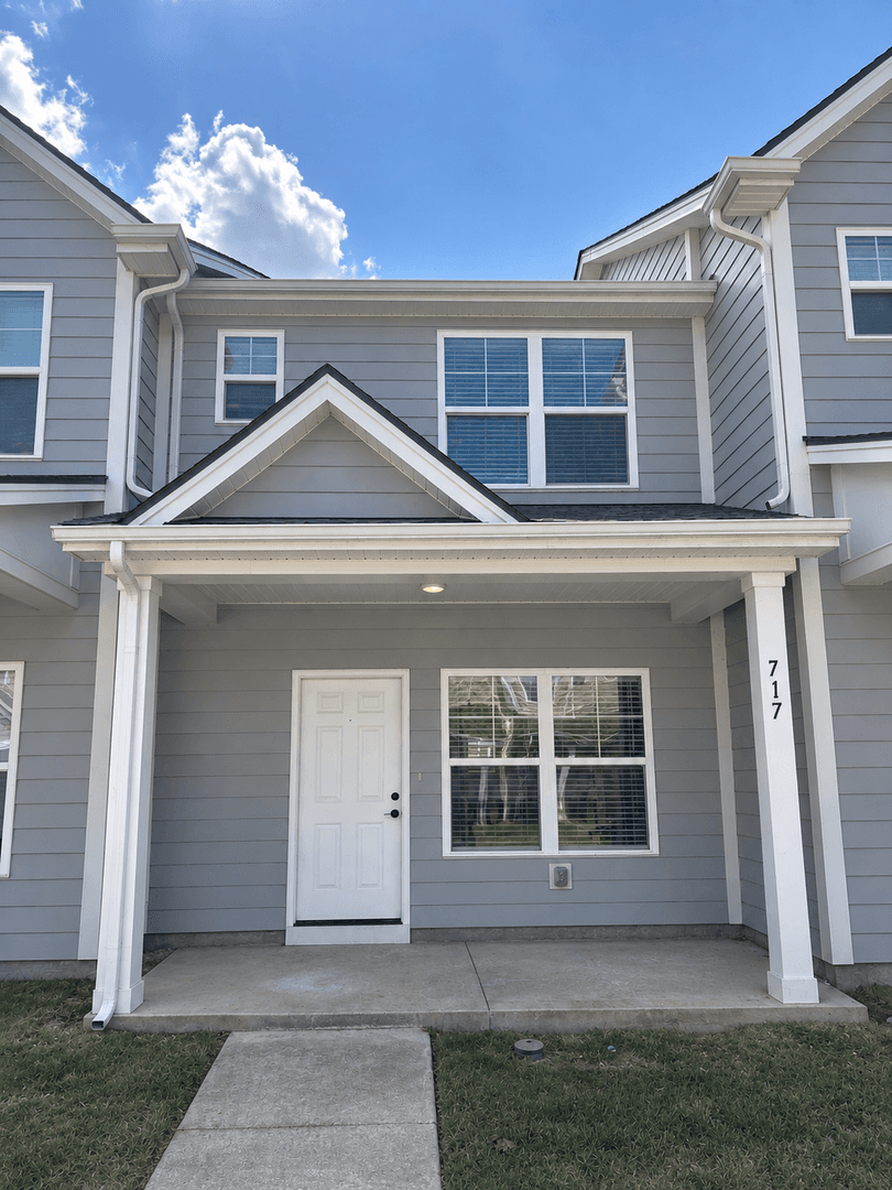 Refreshed 2 Bed/2 Bath Townhomes With Flex Room in Columbia, TN! 1 of 28