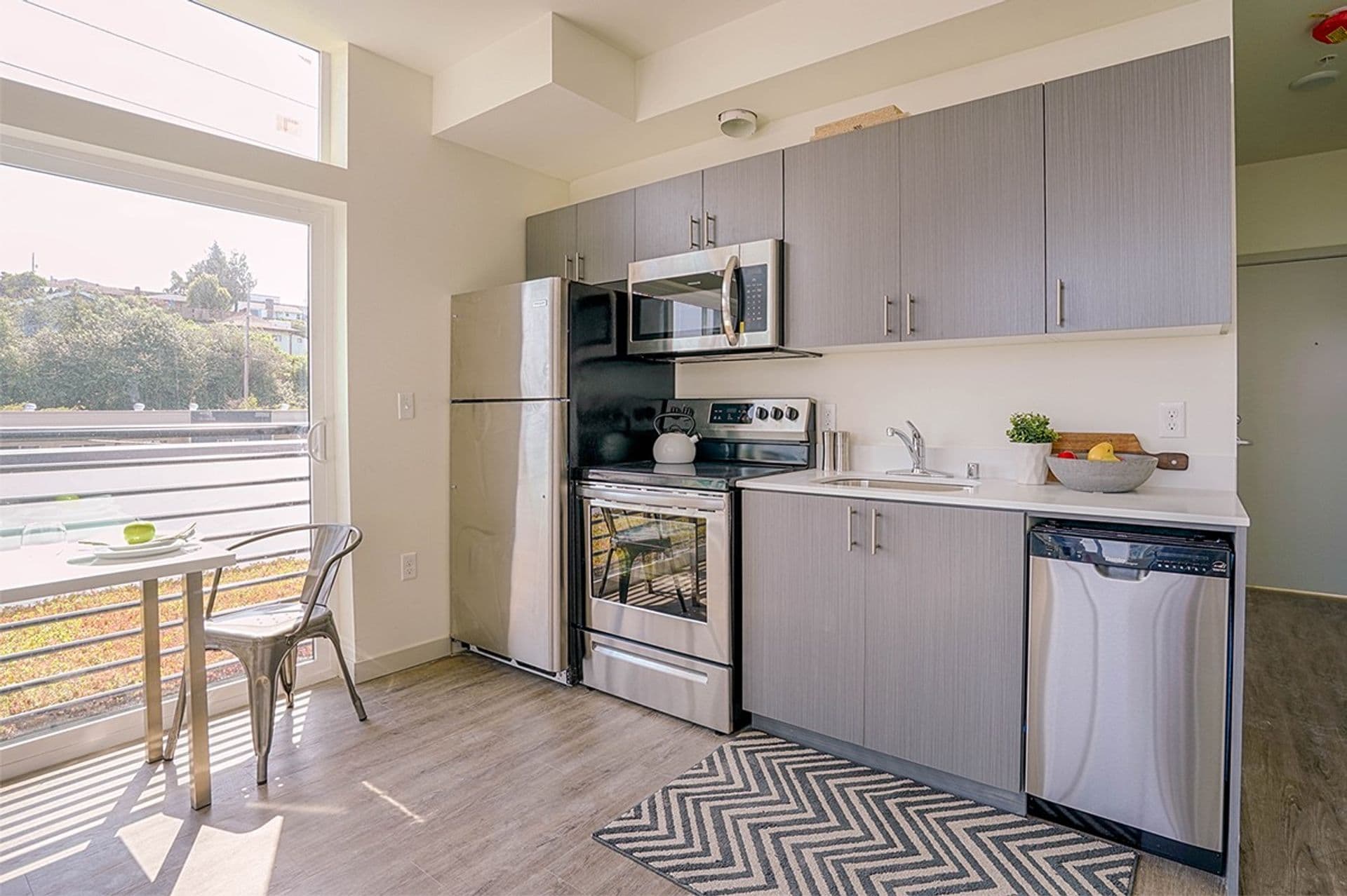 4801 Fauntleroy 1 of 8