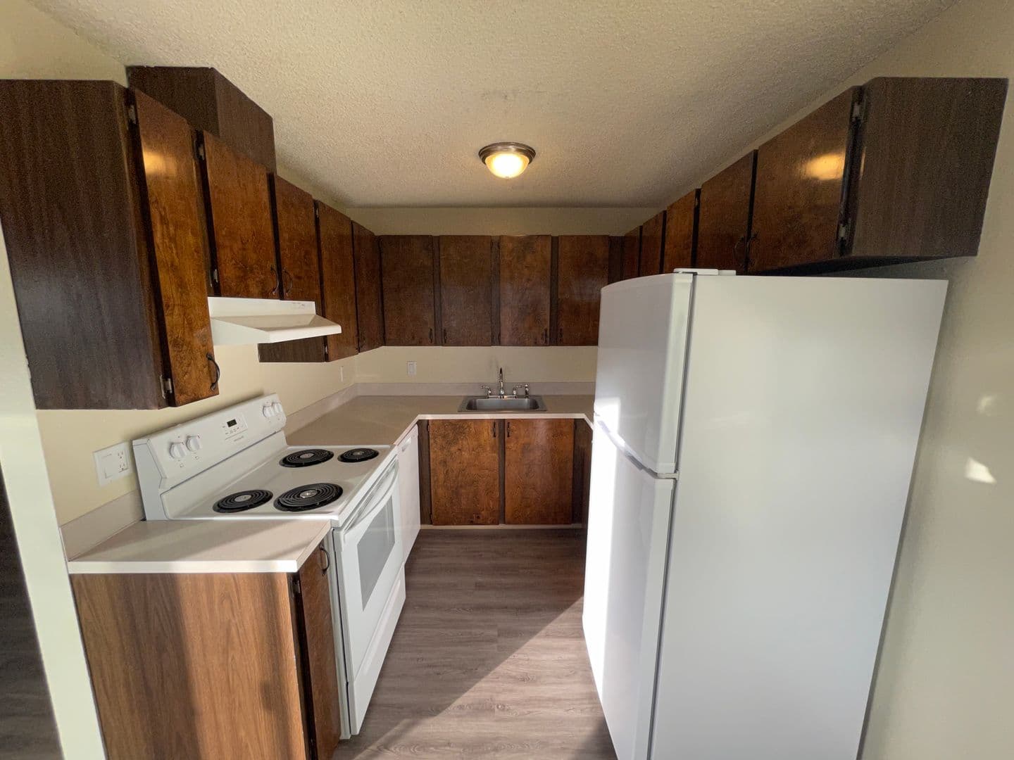 Pacific Manor Apartments 1 of 6
