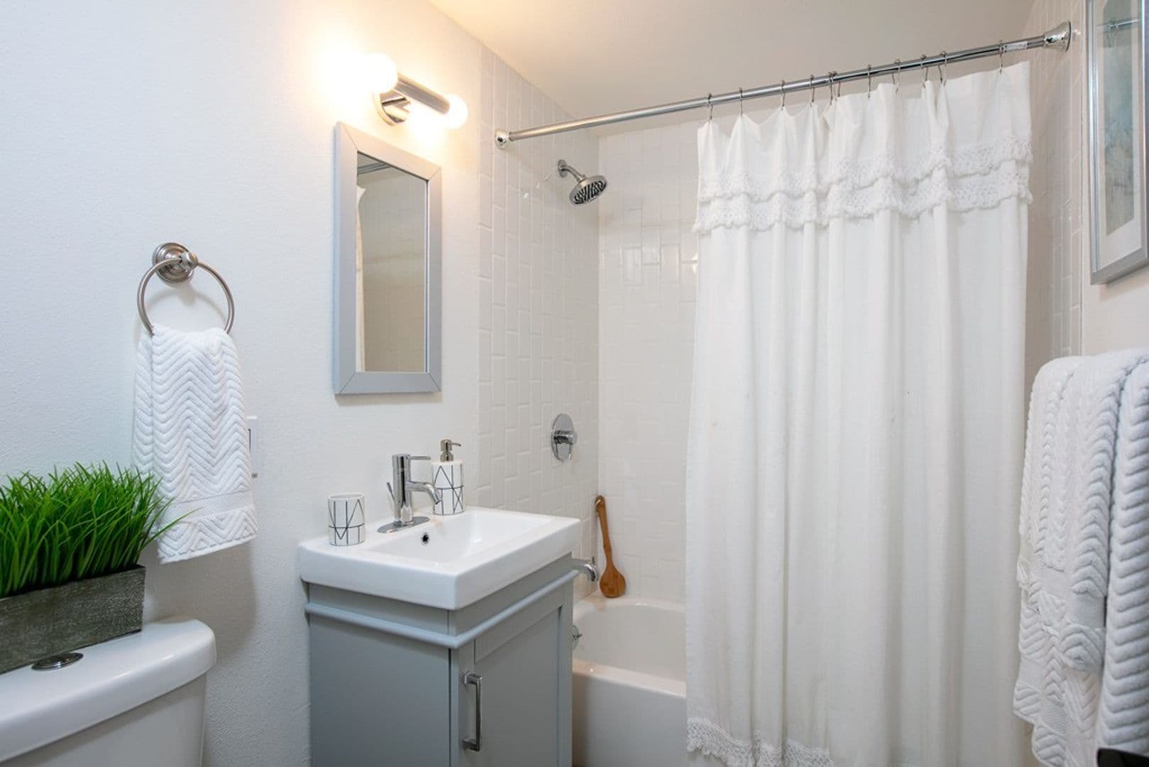 Mayn Suites 1 of 8
