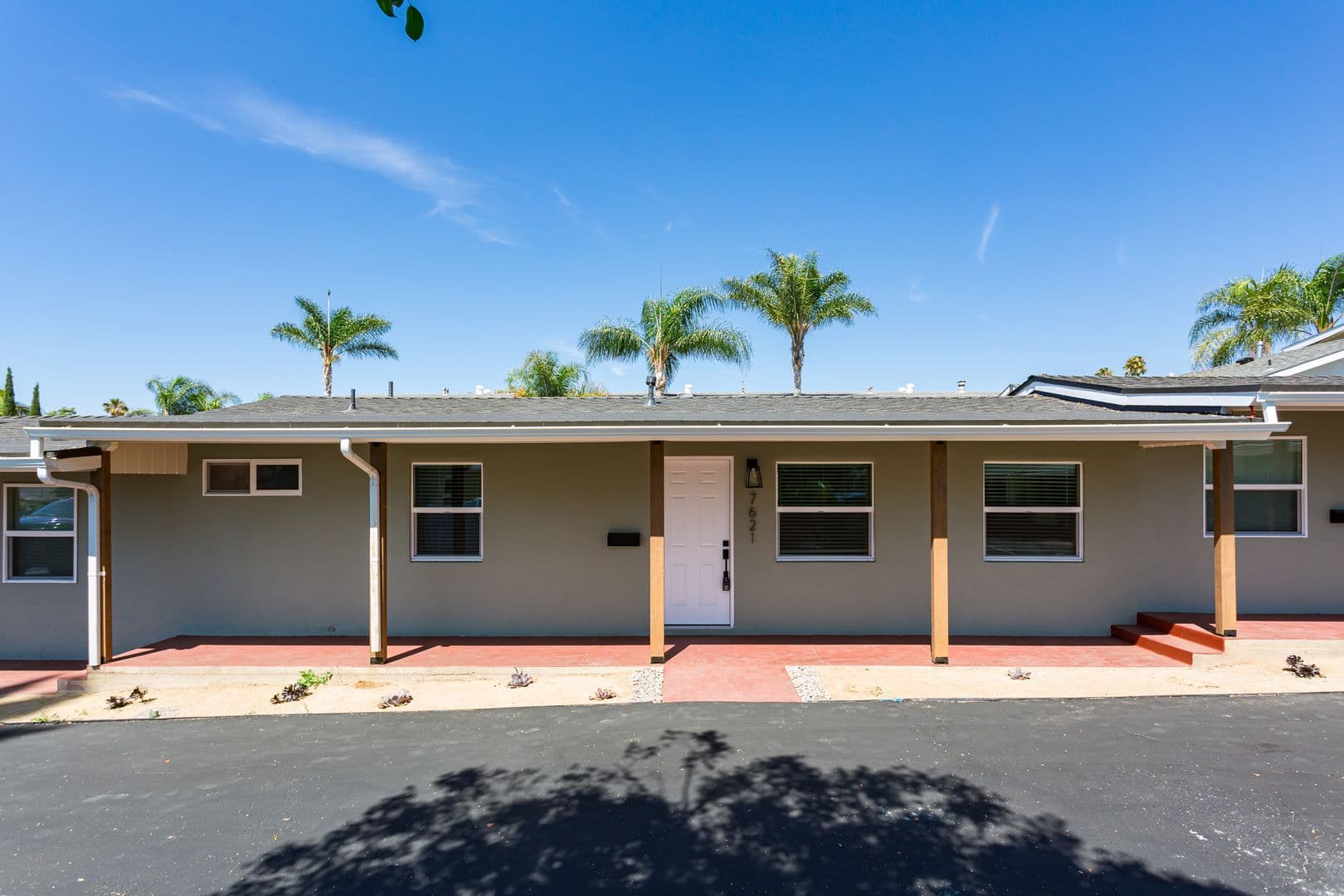~PRICE DROPPED!!~ Spacious 1-BR Unit in La Mesa with W/D in unit! 1 of 14