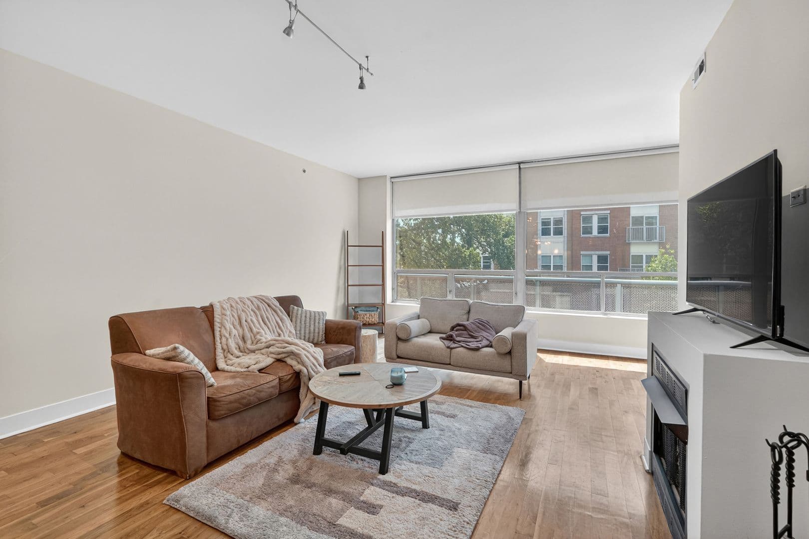 525 Kedzie - The Miro Luxury Apartments 1 of 32