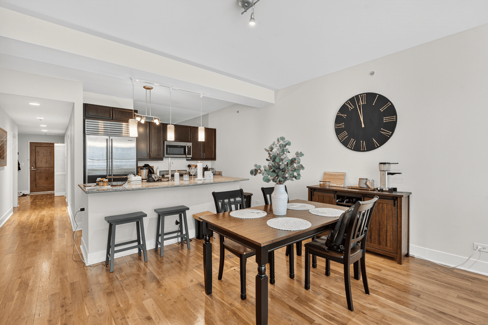 525 Kedzie - The Miro Luxury Apartments 1 of 8