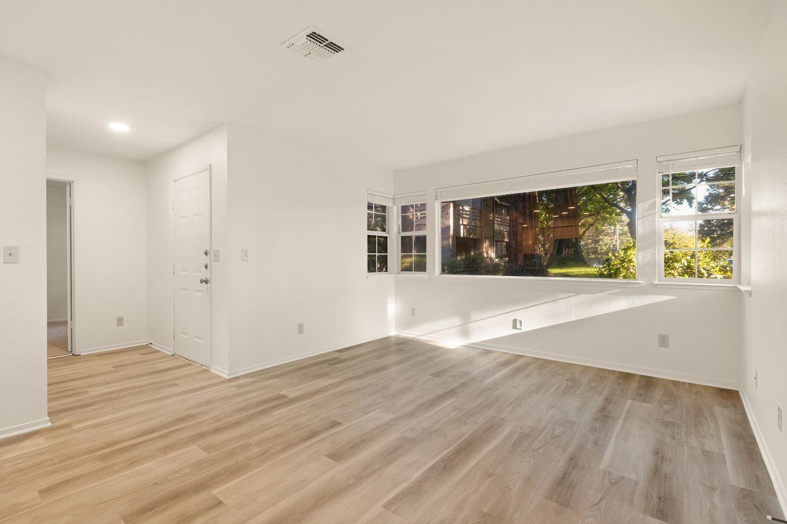 1661 Forest Avenue Apartments 1 of 12