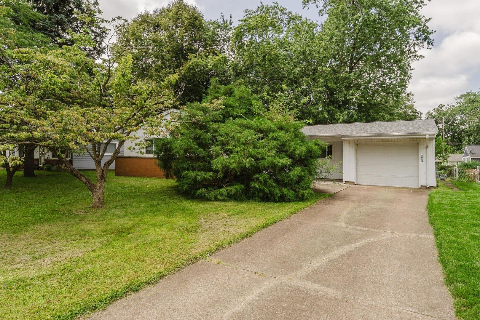 2825 Hinde Ave 1 of 41