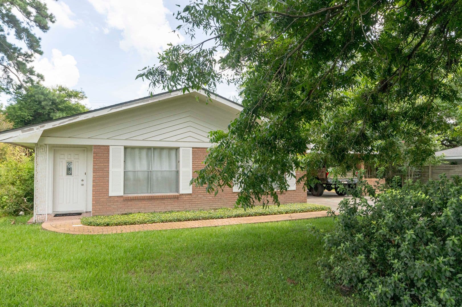 509 Alonda Drive 1 of 13