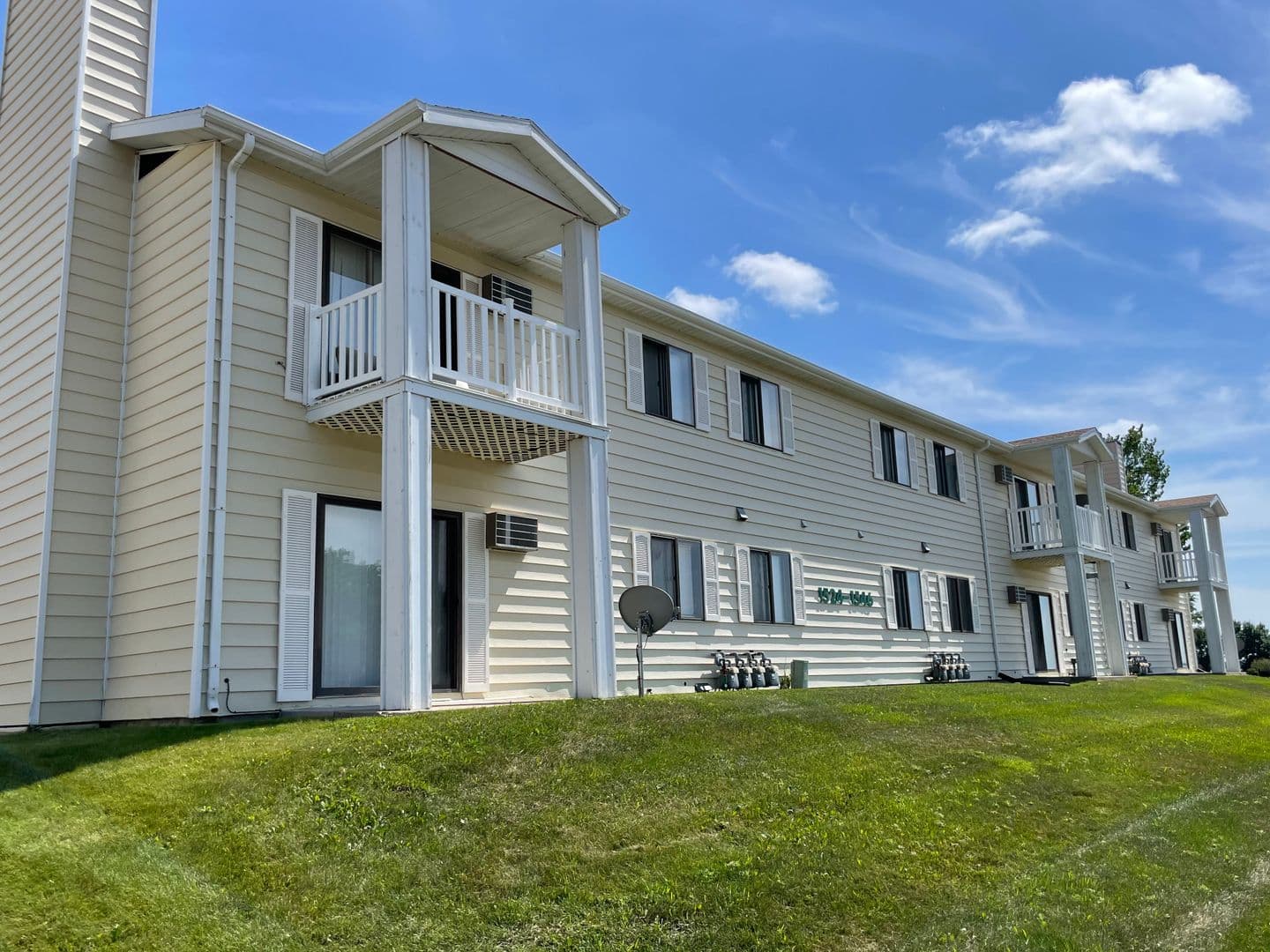Glacial Manor Apartments 1 of 12