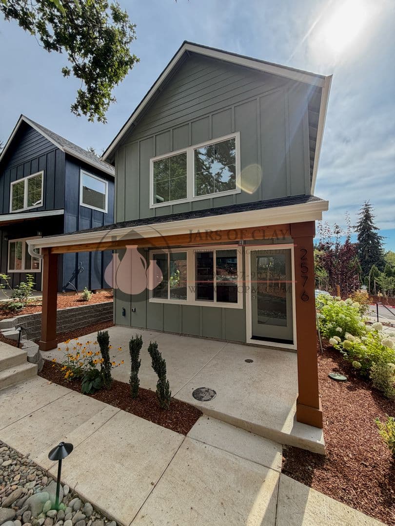 2026-1809 - 2576 - Schurman Cottages 1 of 9