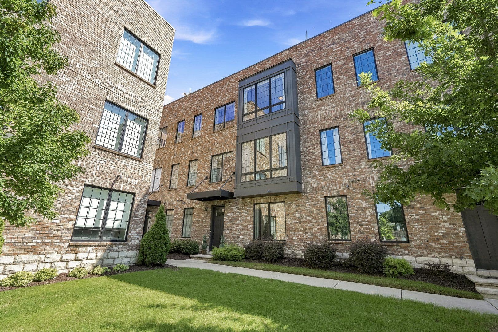 285 Castleberry Hill Walk SW 1 of 32