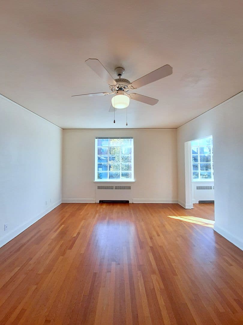REGENT APARTMENTS (REG01) 1 of 18