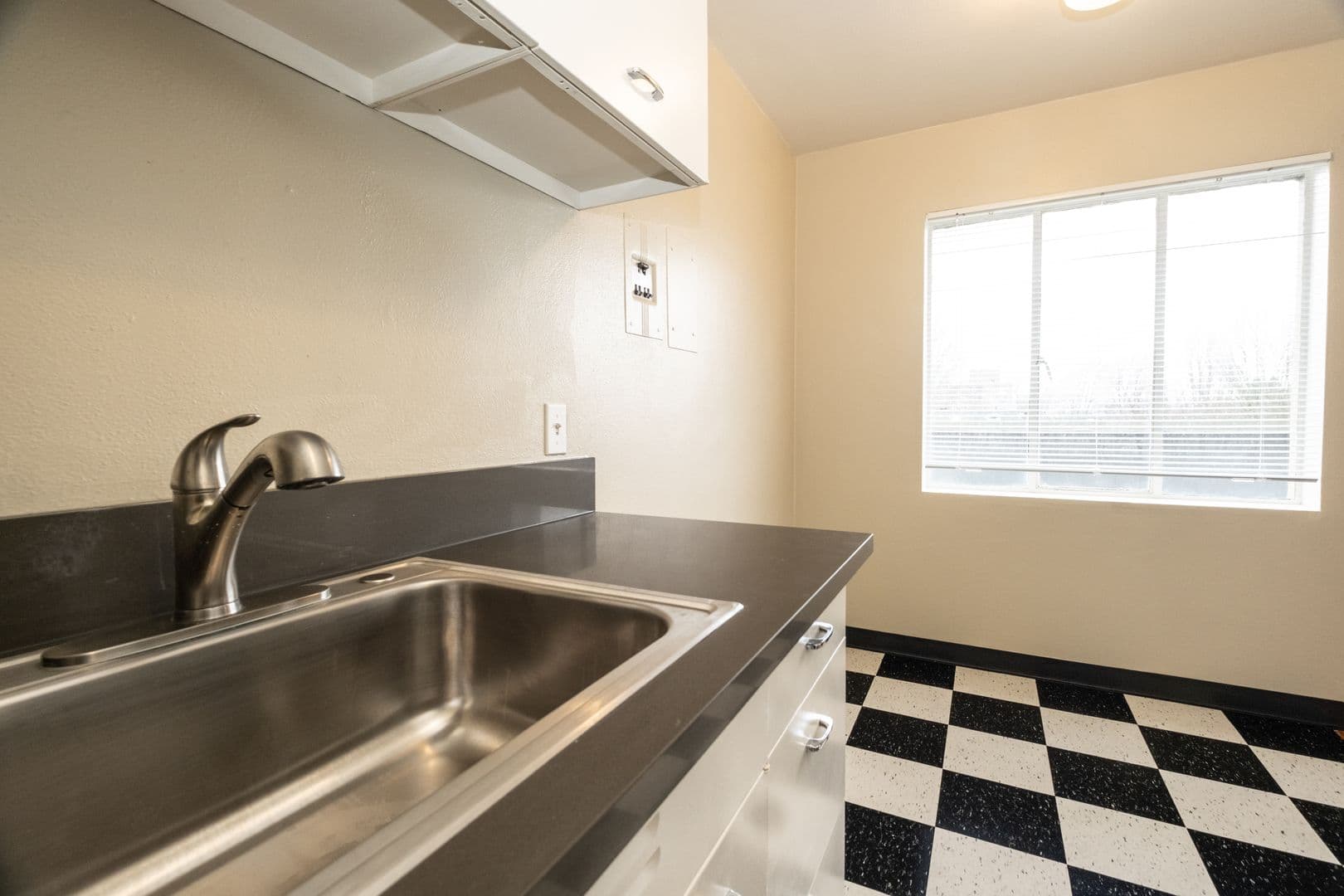 ROSE PLAZA APARTMENTS (RISI01) 1 of 29