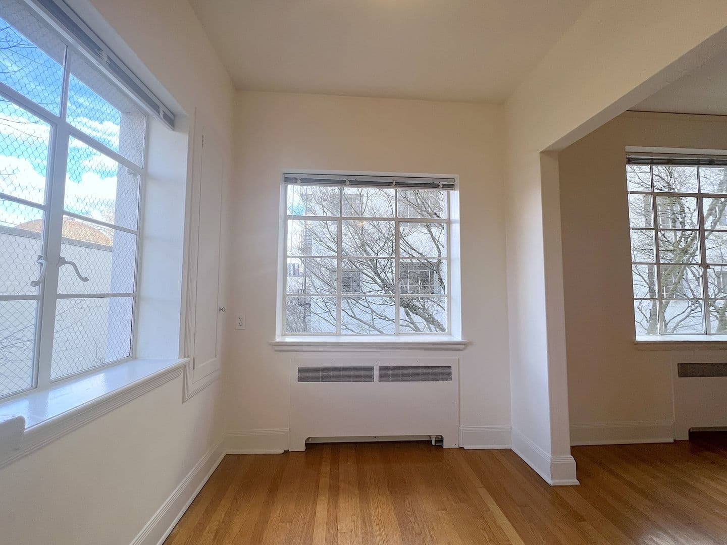 REGENT APARTMENTS (REG01) 1 of 21