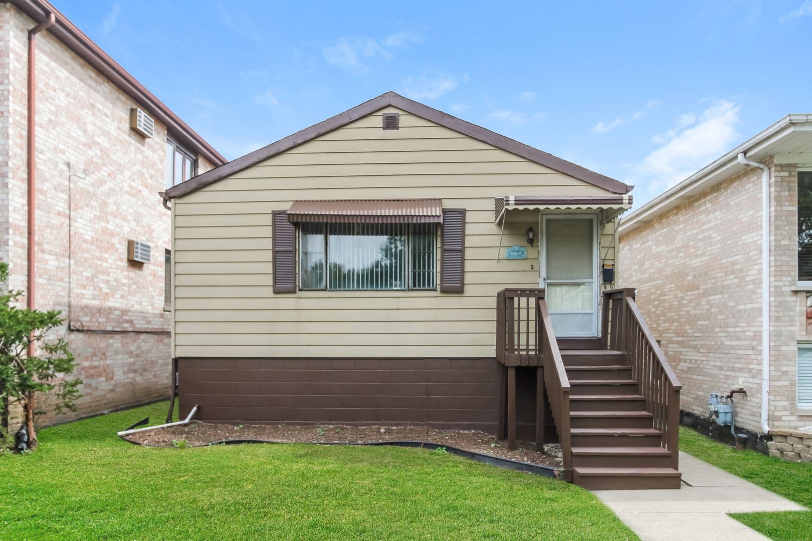 4429 N Neenah Ave 1 of 8