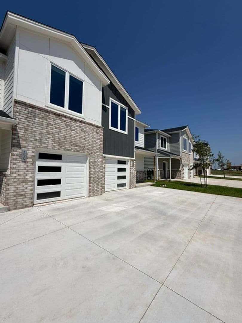 1001 Prestige Place - Edmond Town Center 1 of 34