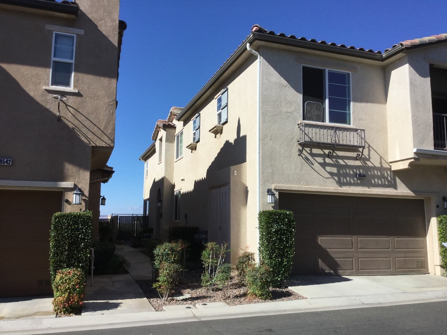 Laroda Ln 1 of 15