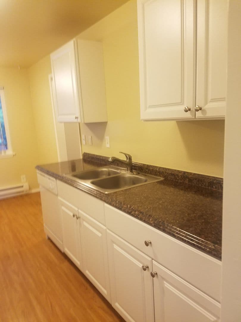 Colonial Park Apts., LLC 1 of 7