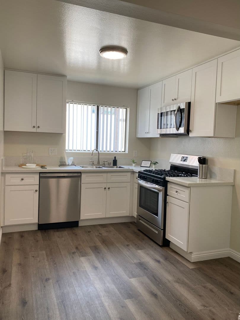 8608 Foothill Blvd (z1450.28) 1 of 22
