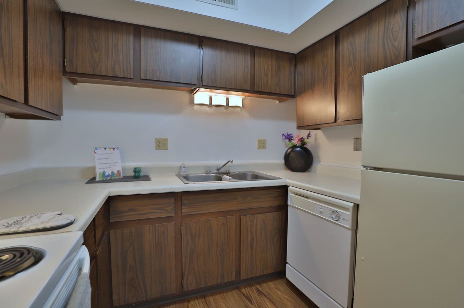 Crestwood Drive Apartments 1 of 20