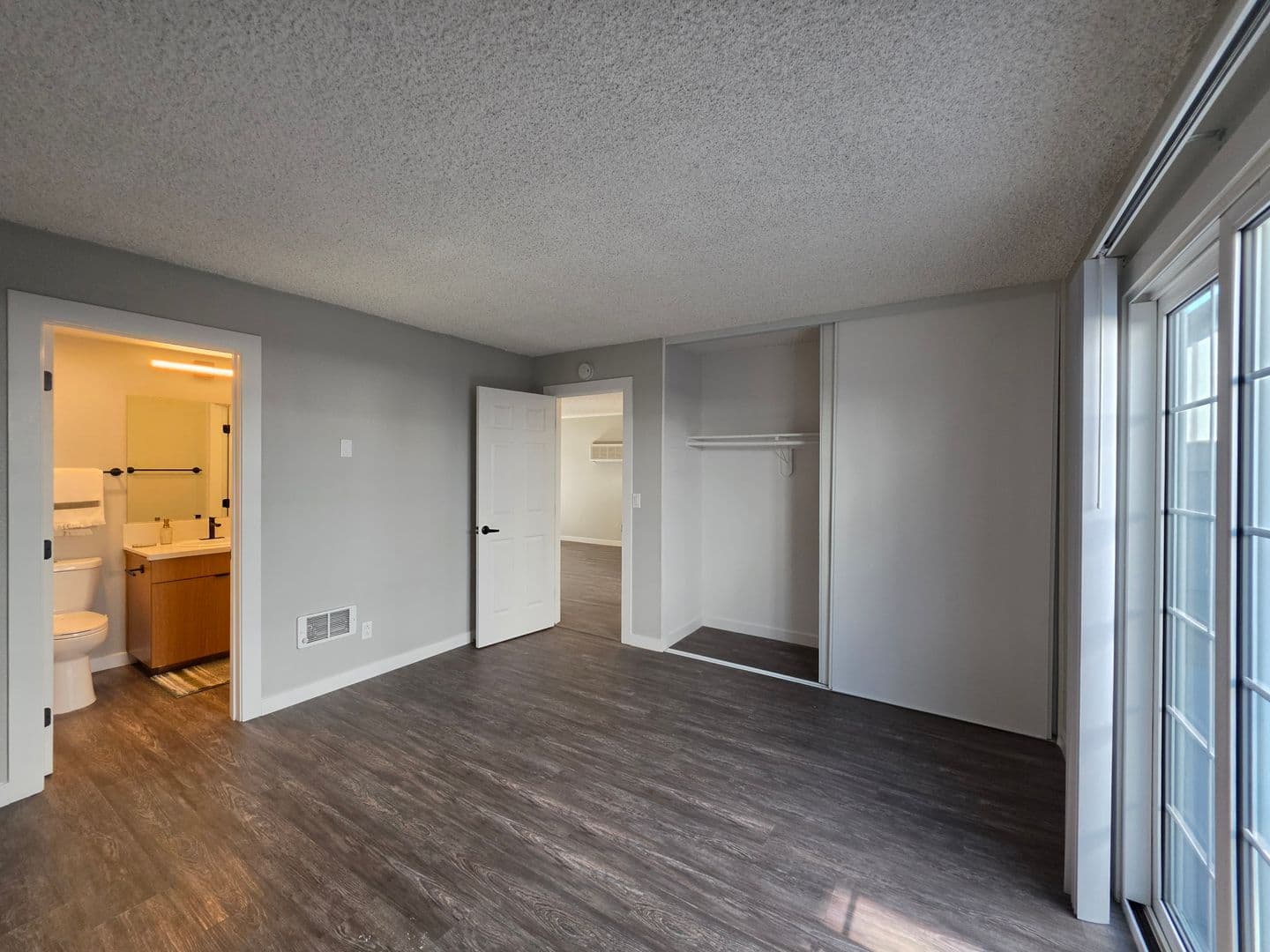 055 - Villa Del Sol Apartment Homes 1 of 7