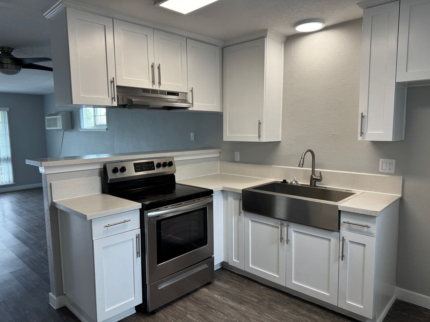 055 - Villa Del Sol Apartment Homes 1 of 6