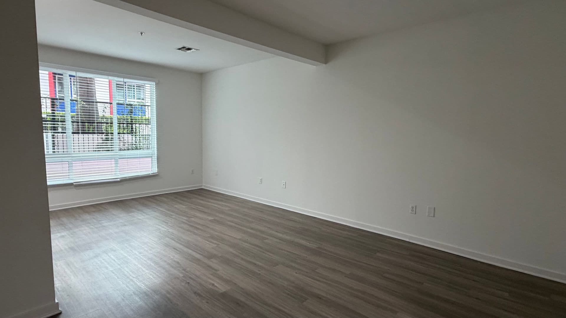 135 - Canvas LA Apartments 1 of 9