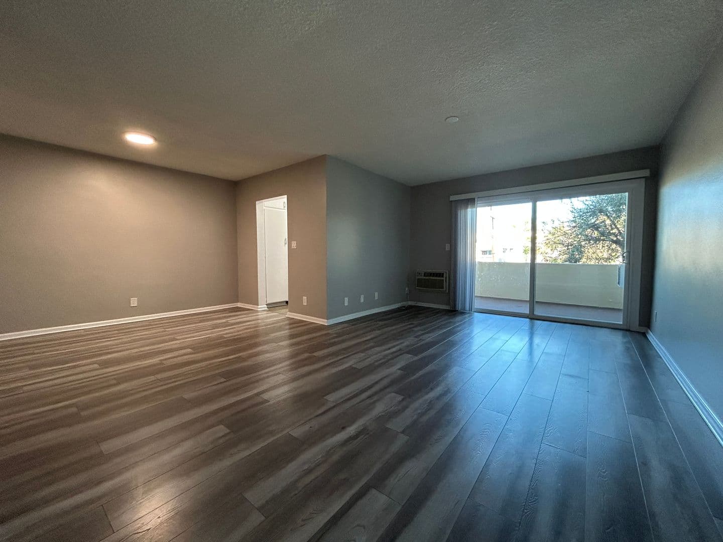 TARZANA 6230 1 of 16