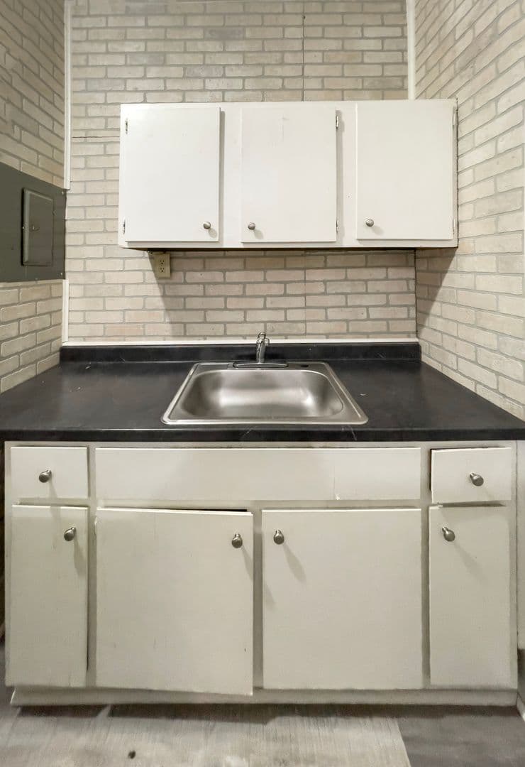 216 N McKinley Ave (88 Degree, LLC) 1 of 15