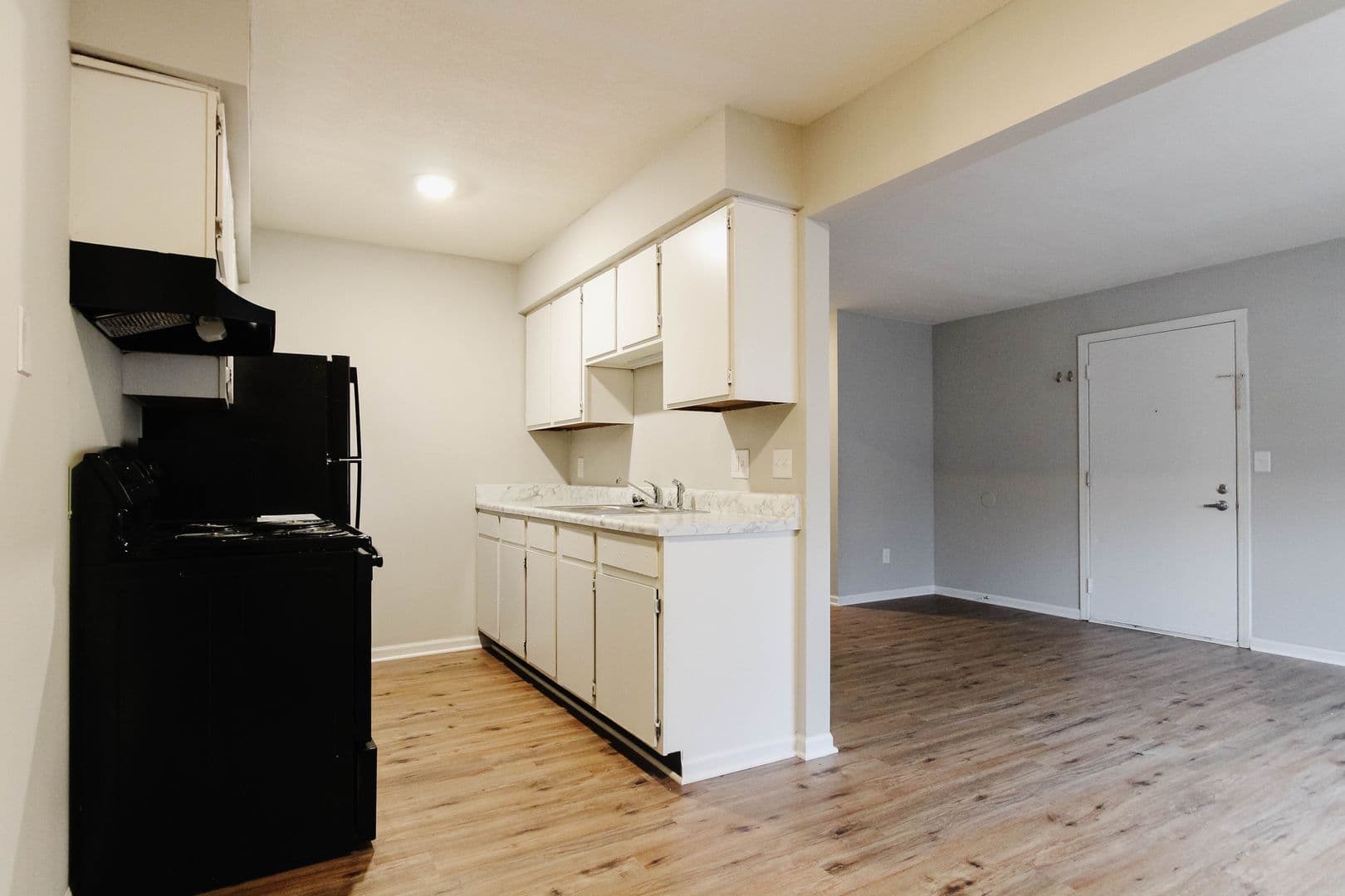 Fully Renovated 2 Bedroom Apartments! Pet Friendly! On-Site Laundry 1 of 8