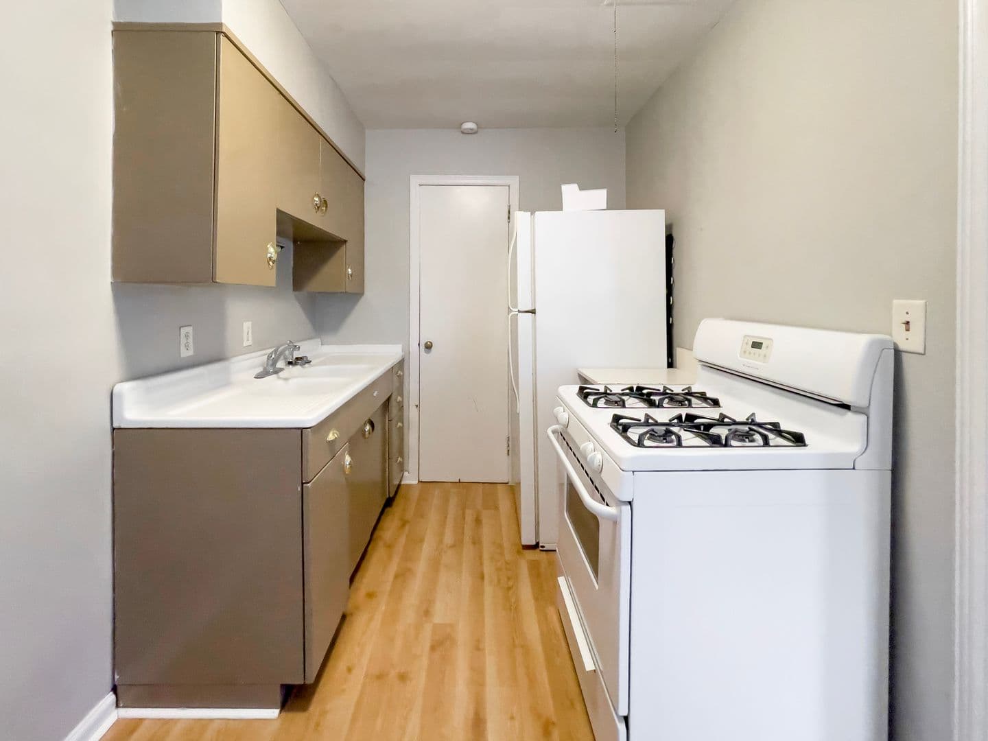 Cozy 1 bedroom, Close to Campus 1 of 10