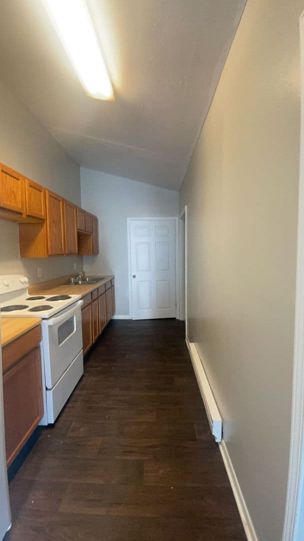 111 1/2 S Dicks St - Your Ball State Home Awaits! Cozy 2-Bedroom Duplex Near Campus 1 of 9