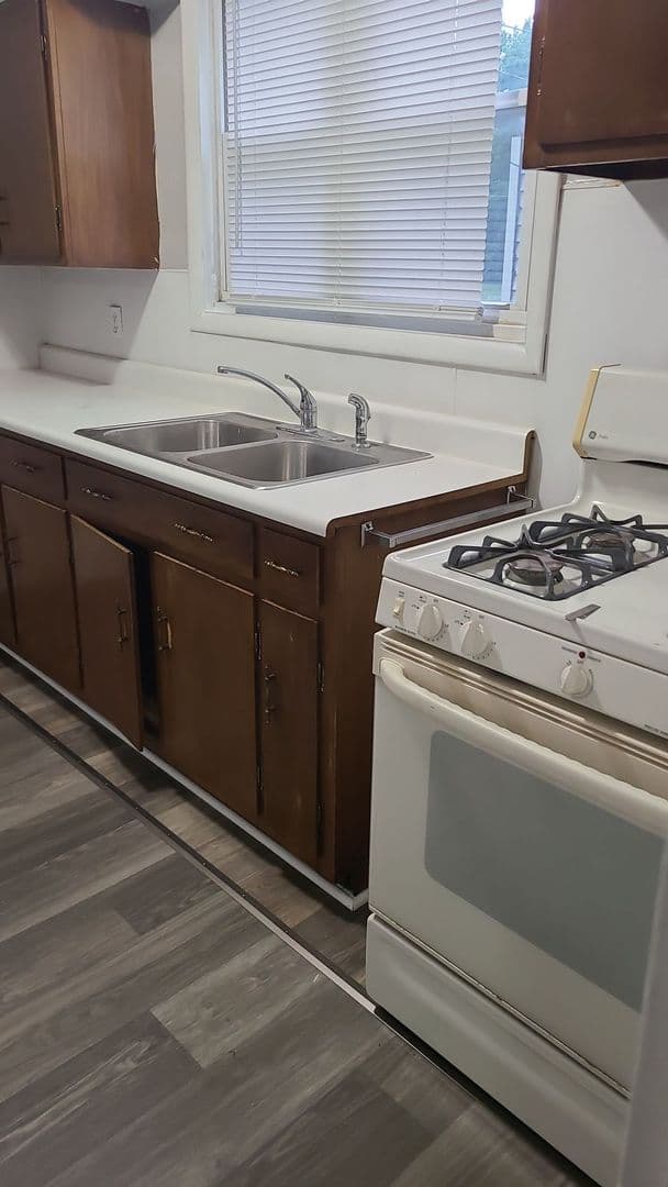 2418 E Memorial Dr (Arthur & Nicole Johnson Living Trust, LLC) 1 of 6