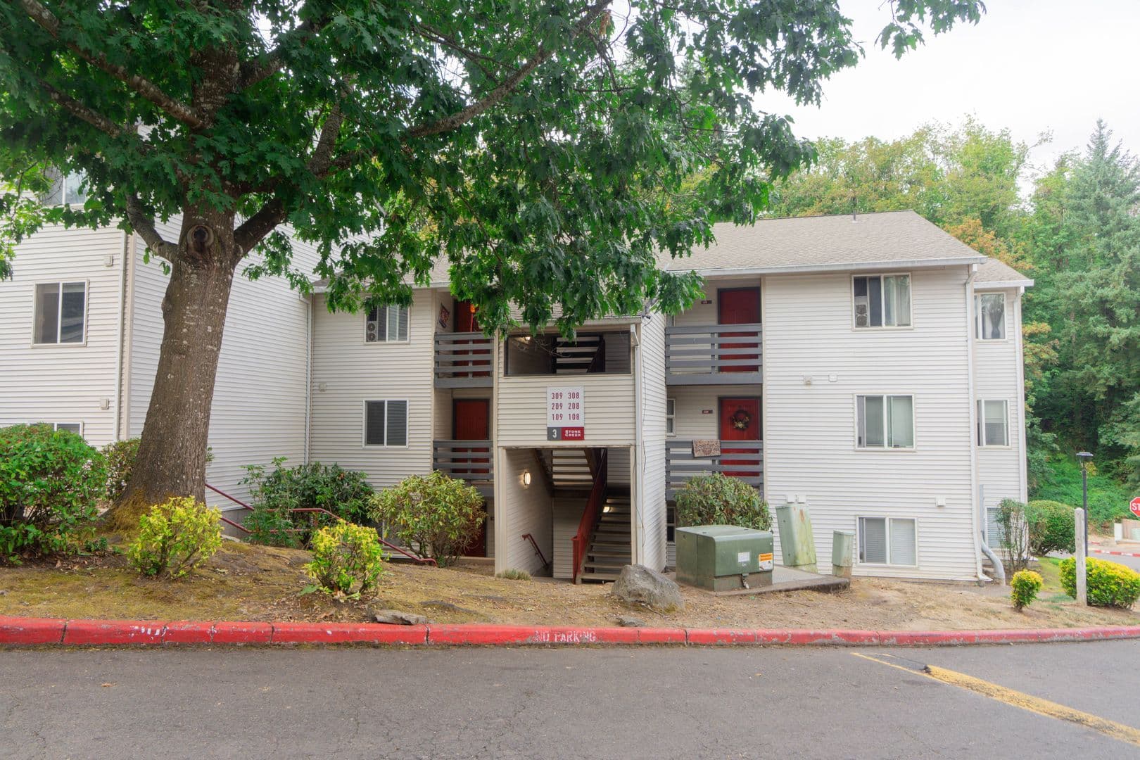 sc1021 - Stone Creek Apartments 1 of 11