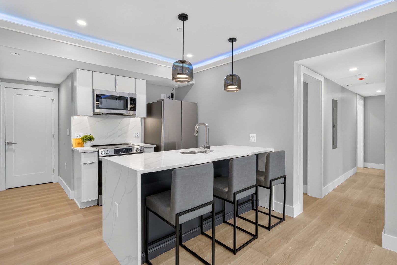 The Summit at 201 Oak Avenue 1 of 15