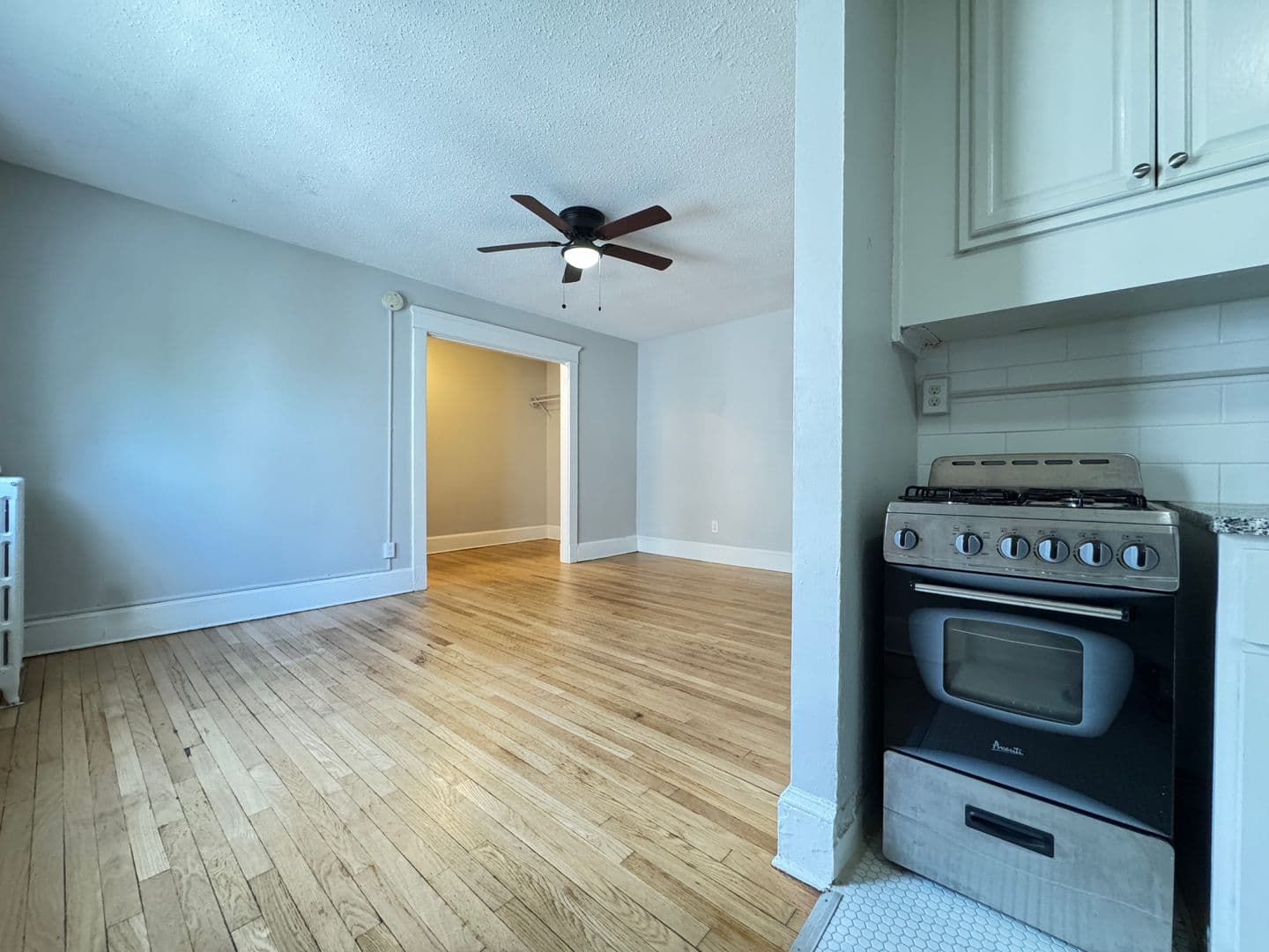 100 Howe Street 1 of 10