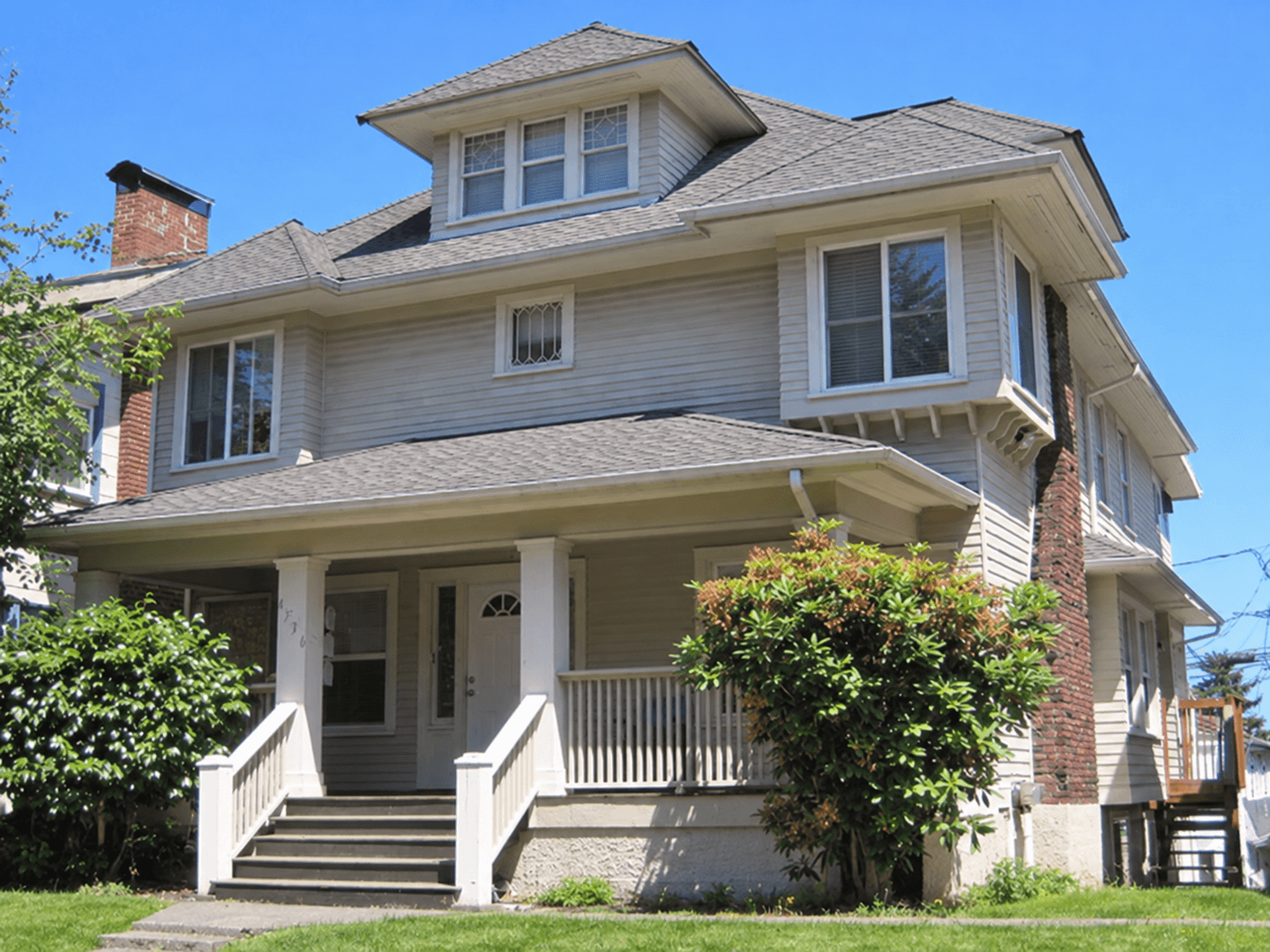 ** Walk to UW (3 minutes), near Light Rail and everything you need!, Large Main Floor Room, Private Lease, Locking Door, Weekly Cleaning Service (common areas) 1 of 12