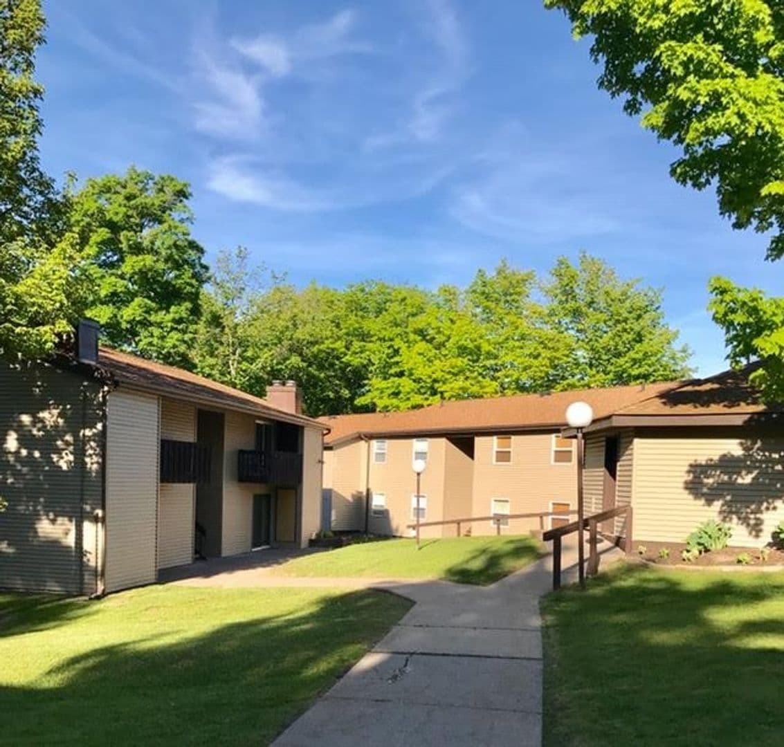 Woodview Village Apartments (Woodview Marquette LLC) 1 of 8