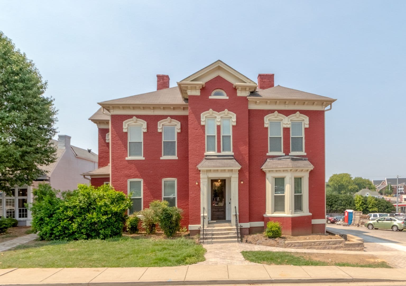 305 Main St 1 of 27